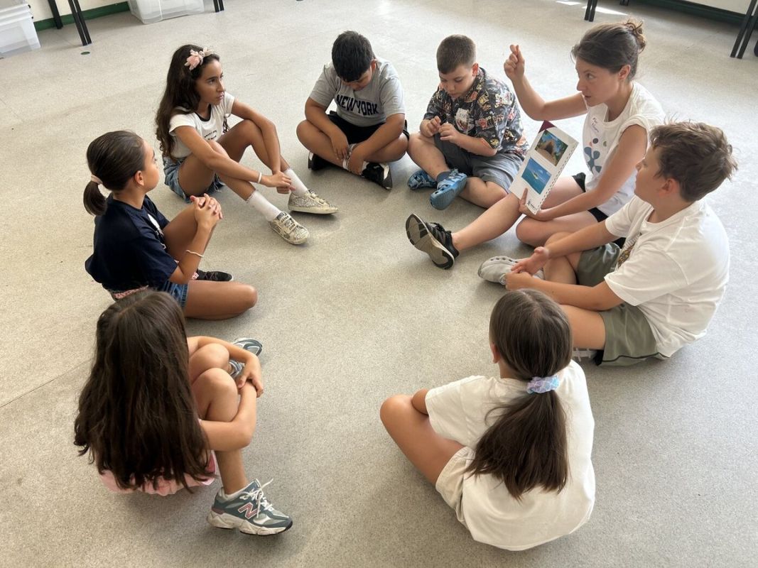 Jazzitup Kids children taking part in an English language group activity