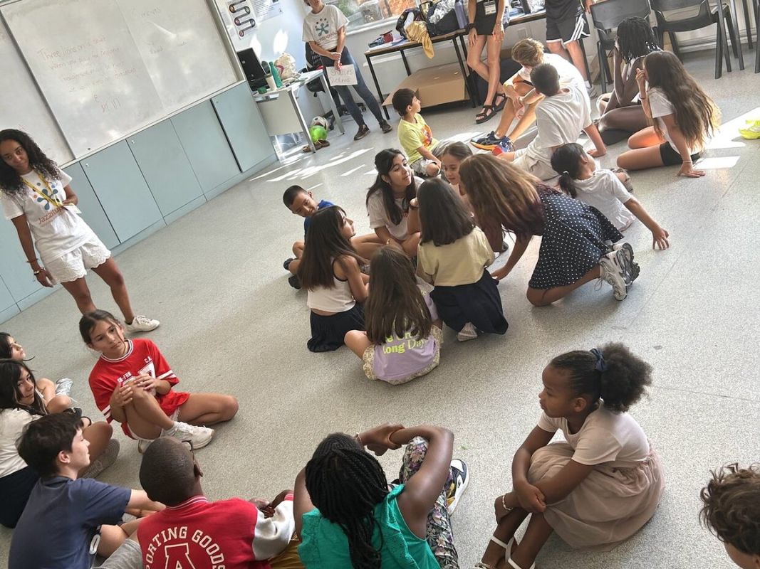 Jazzitup Kids children working together in a storytelling circle